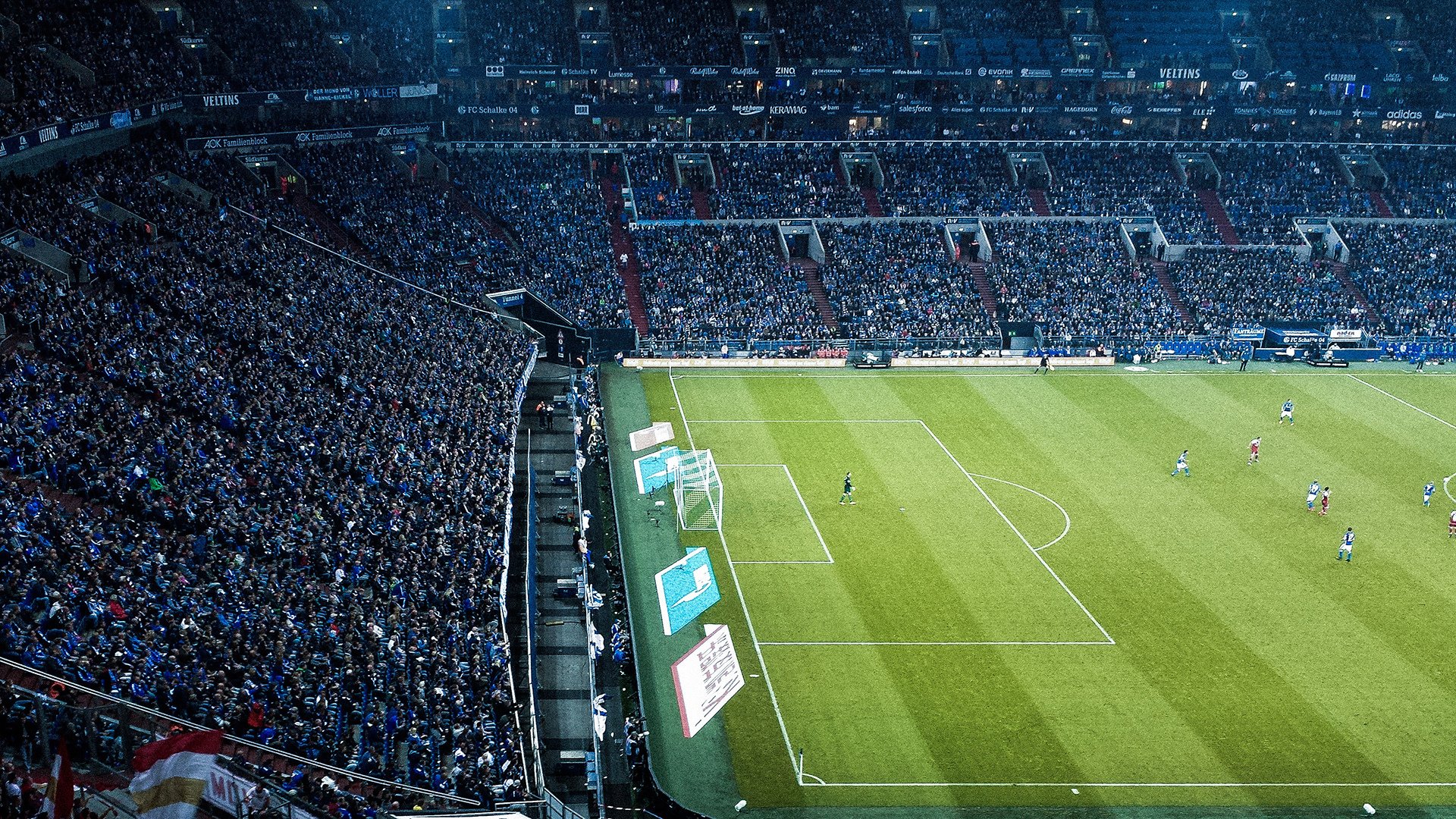 九游网页版官网入口-五大联赛球队如何依赖本土青训体系实现阵容接力，五大联赛各球队的关系