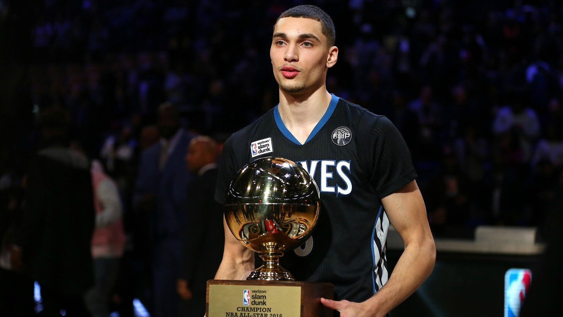 拼搏的信仰点亮篮球之路,用拼搏点亮青春